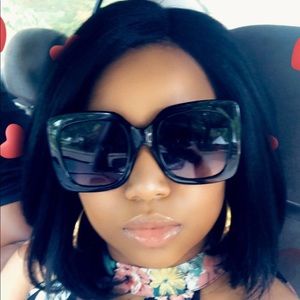 Meet your Posher, Cassandra